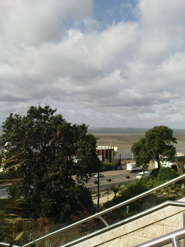 View SW towards St Mary Hoo, Kent, from Pier Hill, Southend, Саутенд-он-Си