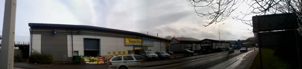 Panoramic view: Tops tiles, Floor store & Dominos, Ситтингборн