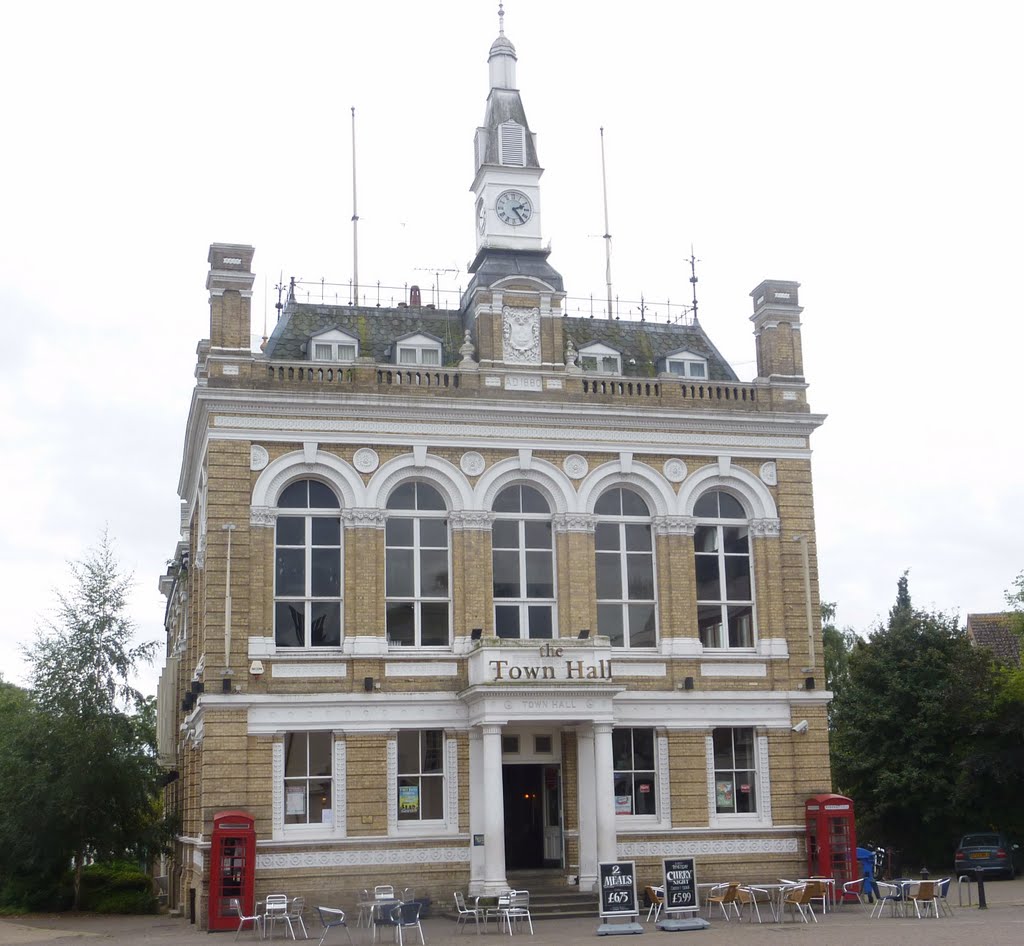 Staines Town Hall, Стайнс
