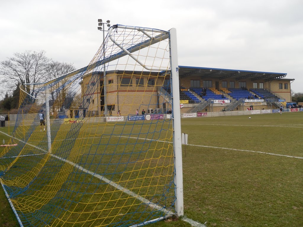 Staines Town Football Club, Стайнс