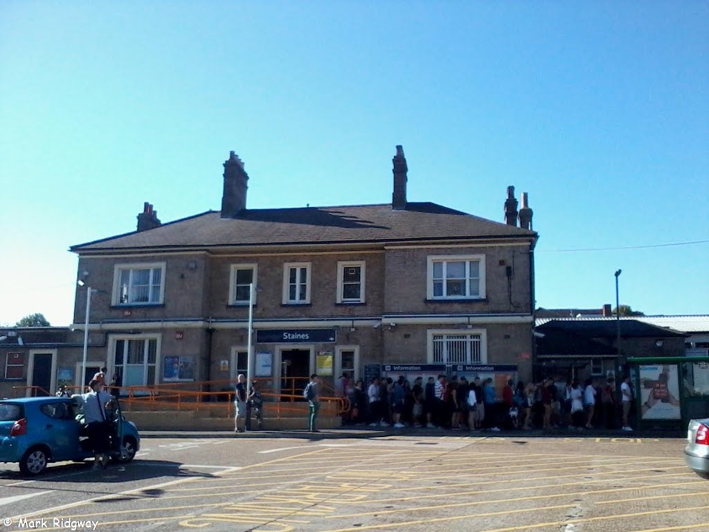 Staines Railway Station (3), Стайнс