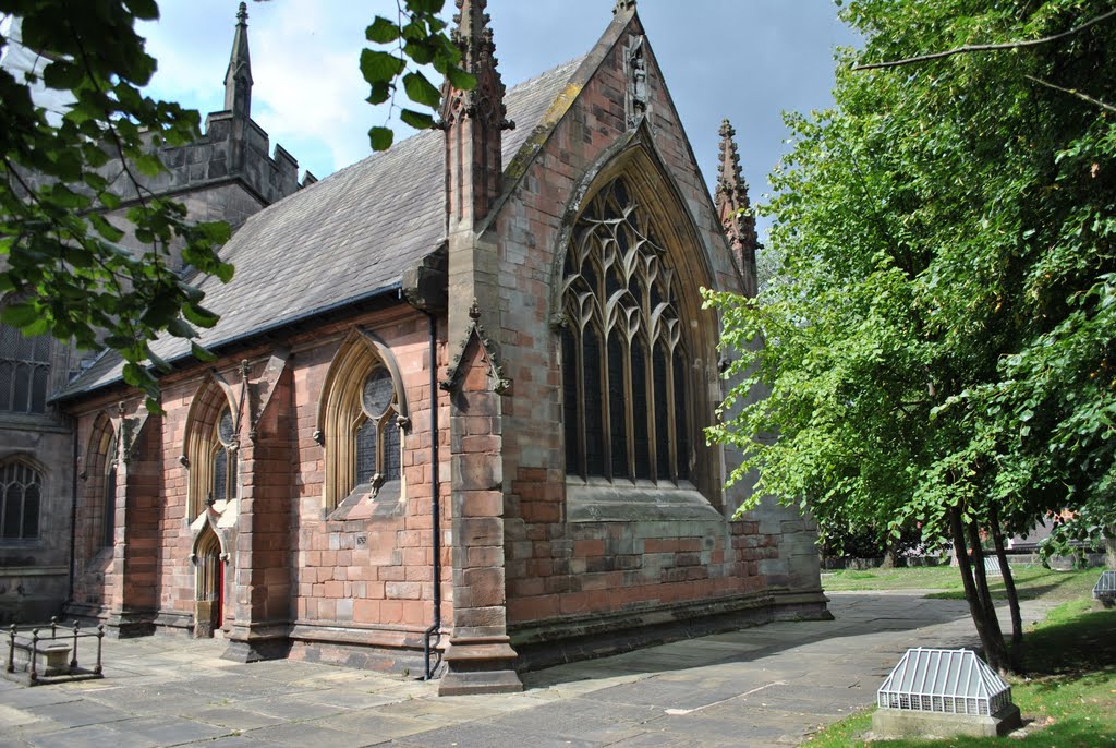 A new St Marys church was built in 1310 and the chancel, in local sandstone, is all that remains.The rest of the current structure was built between 1815 and 1817., Стокпорт