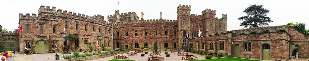 Hampton Court, Herefordshire, Стретфорд