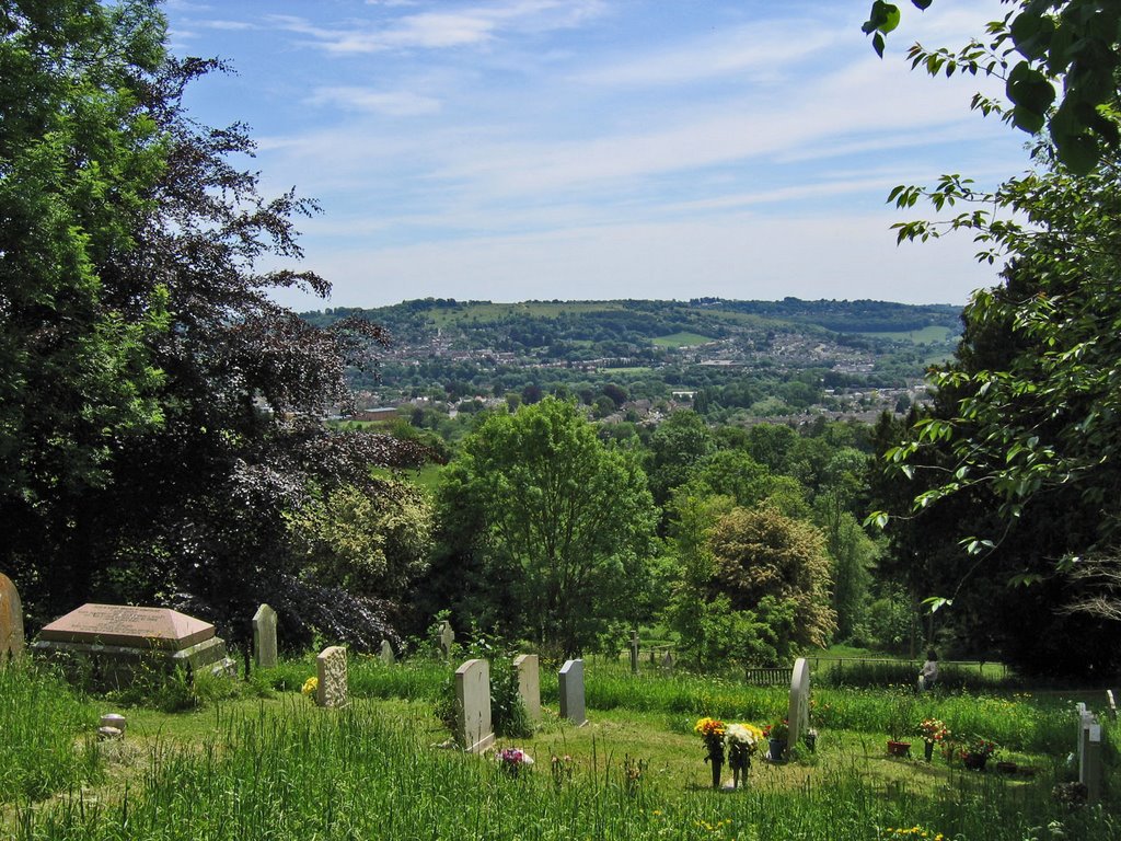 View towards Stroud from Randwick C of E Parish Churchyard, Gloucestershire, UK, Строуд