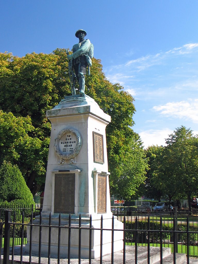 Trowbridge - Town Park - The War Memorial, Траубридж