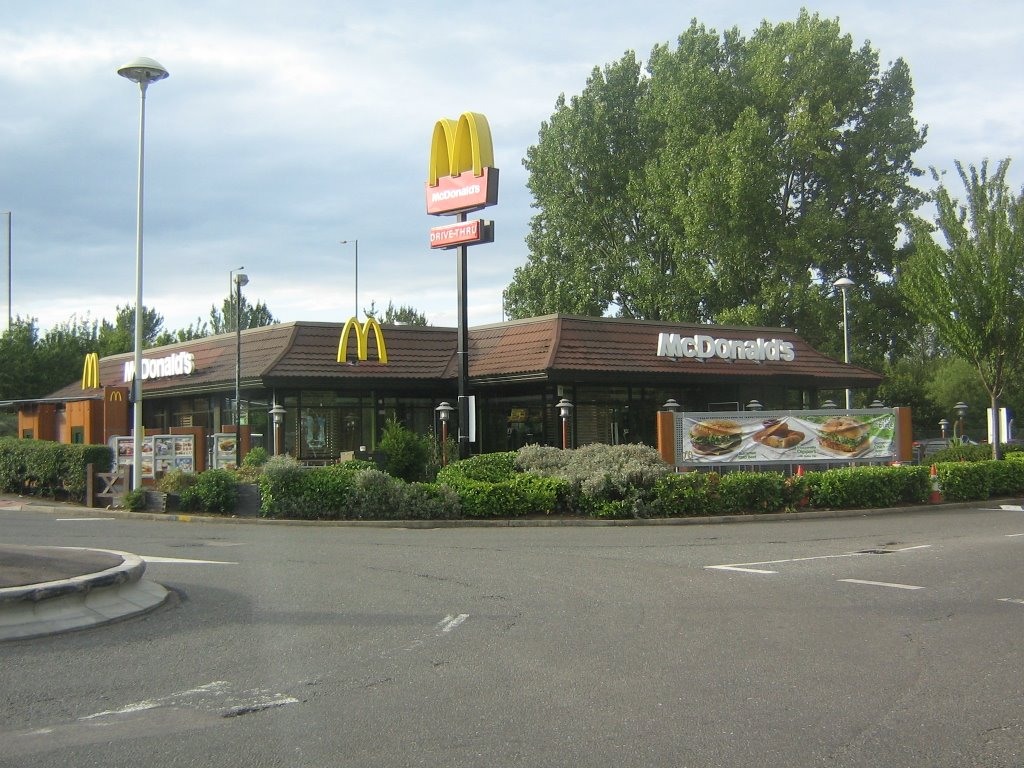 McDonalds in Farnborough, Фарнборо