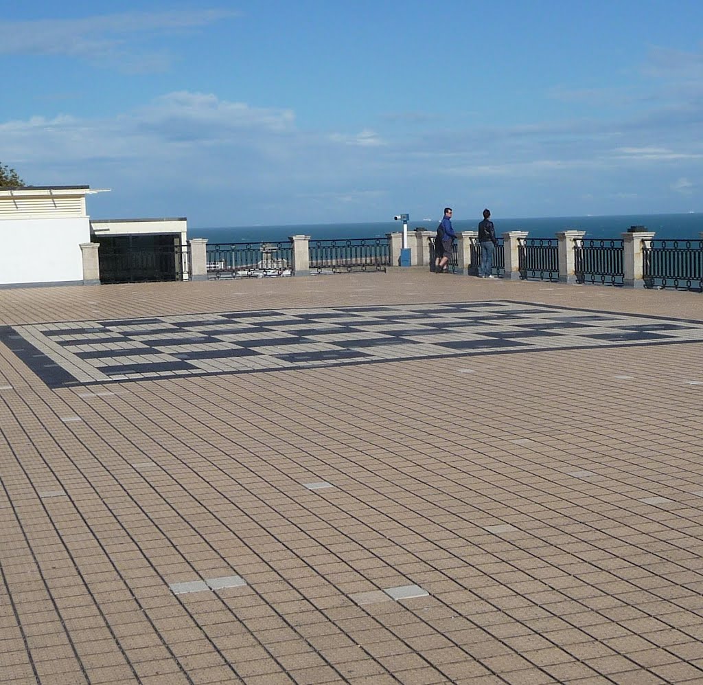 Who plays chess on this terrace?, Фолькстон