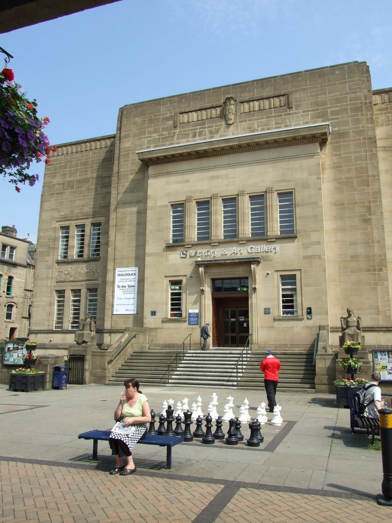 "Anyone for a game of chess?" Huddersfield Library and Art Gallery (1937) by E.H.Ashburner, Хаддерсфилд