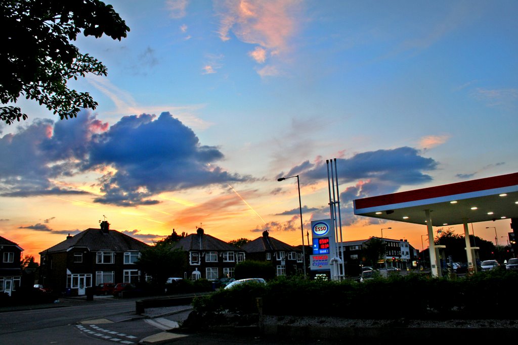 Sunset at Esso/Tesco on Macclesfield Road, Хазел-Гров
