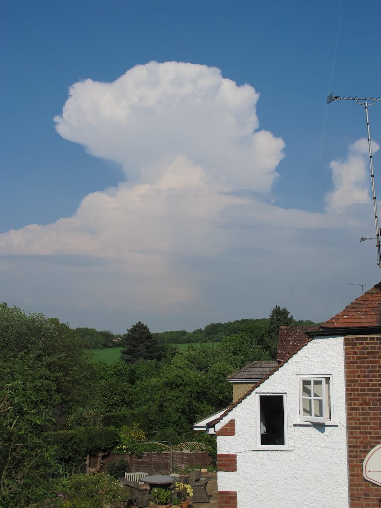 Convection hunters porn ? Mushroom cloud@Harpenden, Харпенден