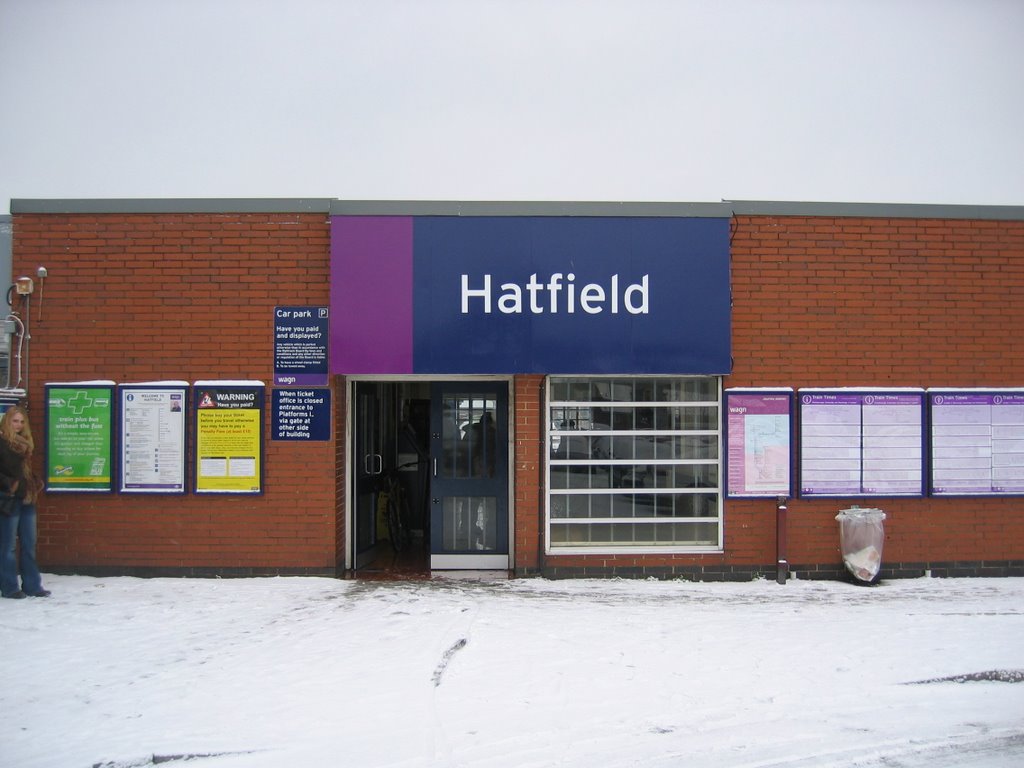 Hatfield railway station, Хатфилд