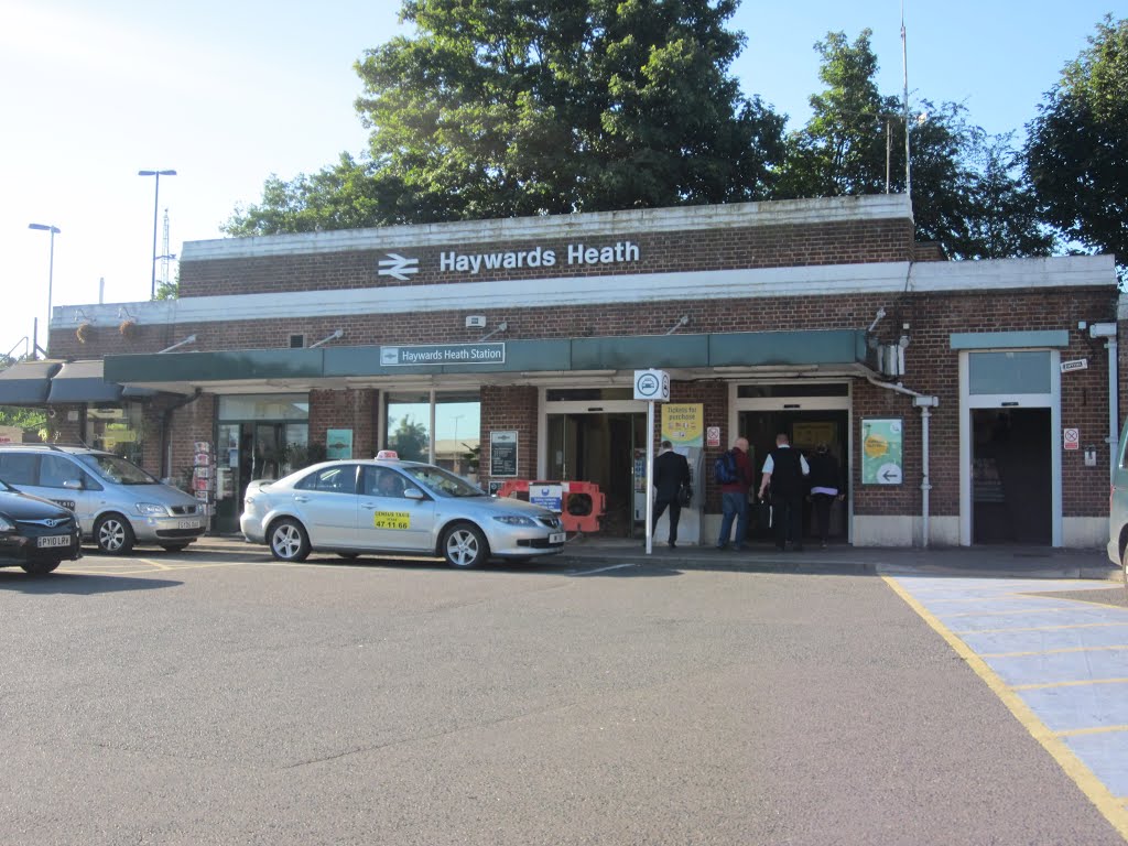 Bahnhof/Station Haywards Heath, Хейвардс-Хит