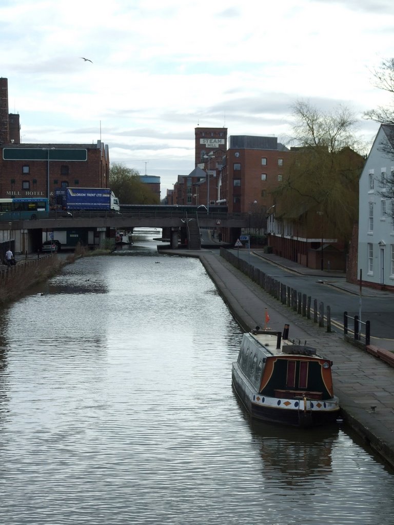 Chester Canal (1770s) with former factories on the Canal Side., Честер