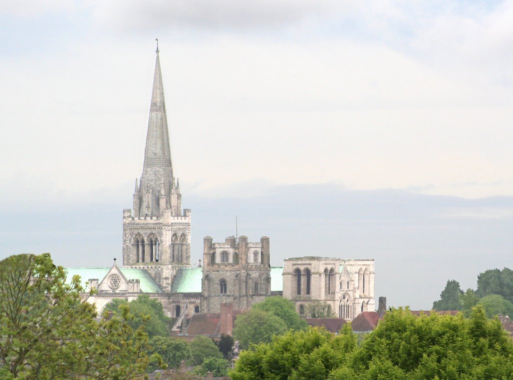 Chichester Cathedral and Bell Tower from north, Чичестер