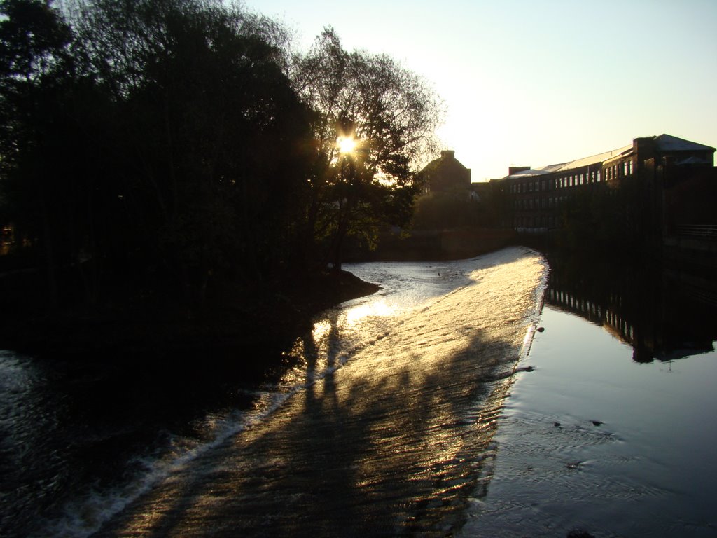 Kelham Island Weir just after sunrise, Sheffield S3, Шеффилд