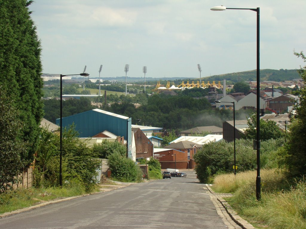 Looking down Lyons Street towards Don Valley stadium, Sheffield S4/S9, Шеффилд