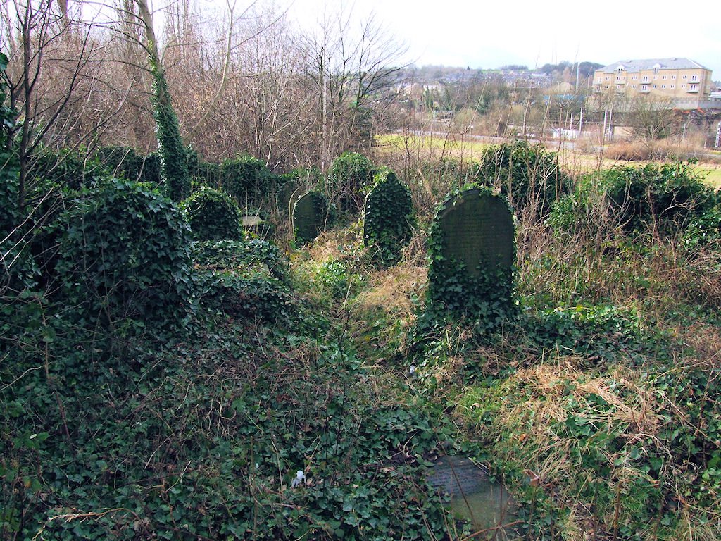 Cemetery of former Primitive Wesleyan Chapel, Crag Road, Шипли