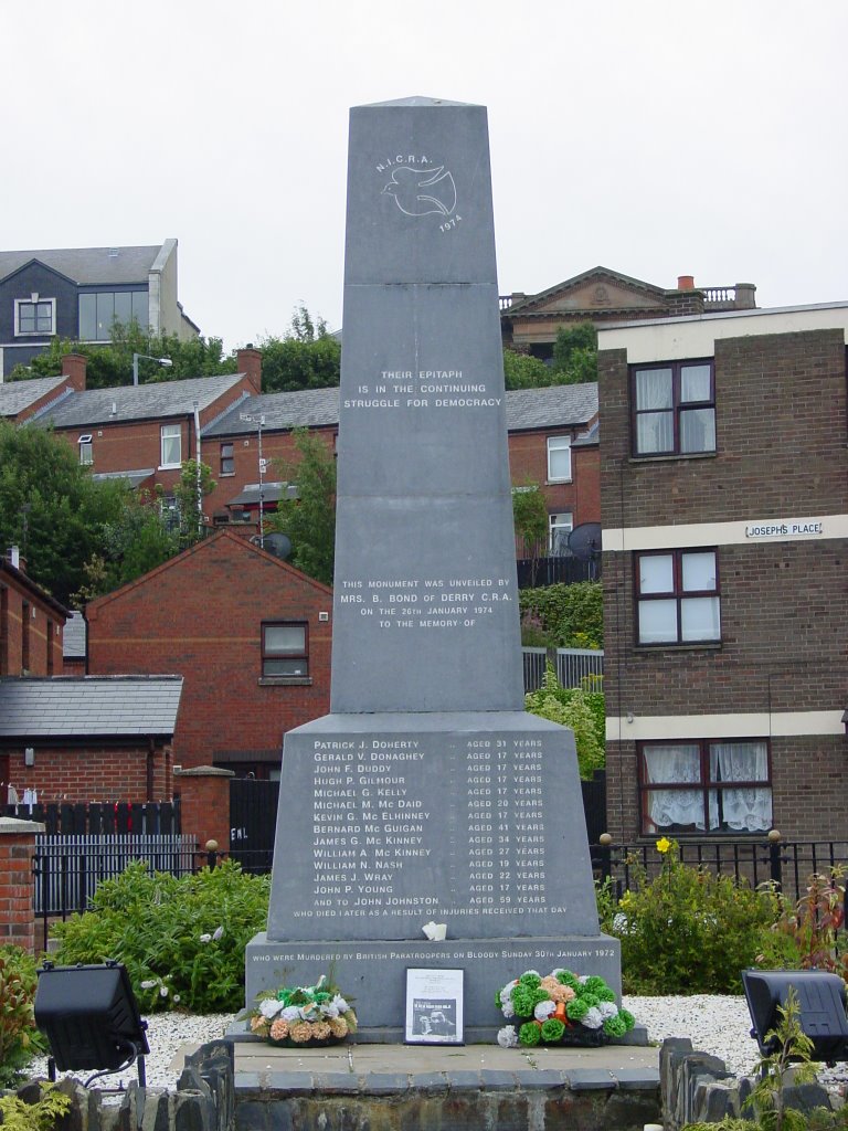 Bloody Sunday monument, Derry, Лондондерри