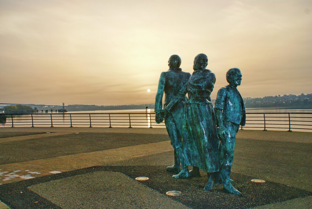The Blight of Emigration Emigration Statues Derry City, Лондондерри