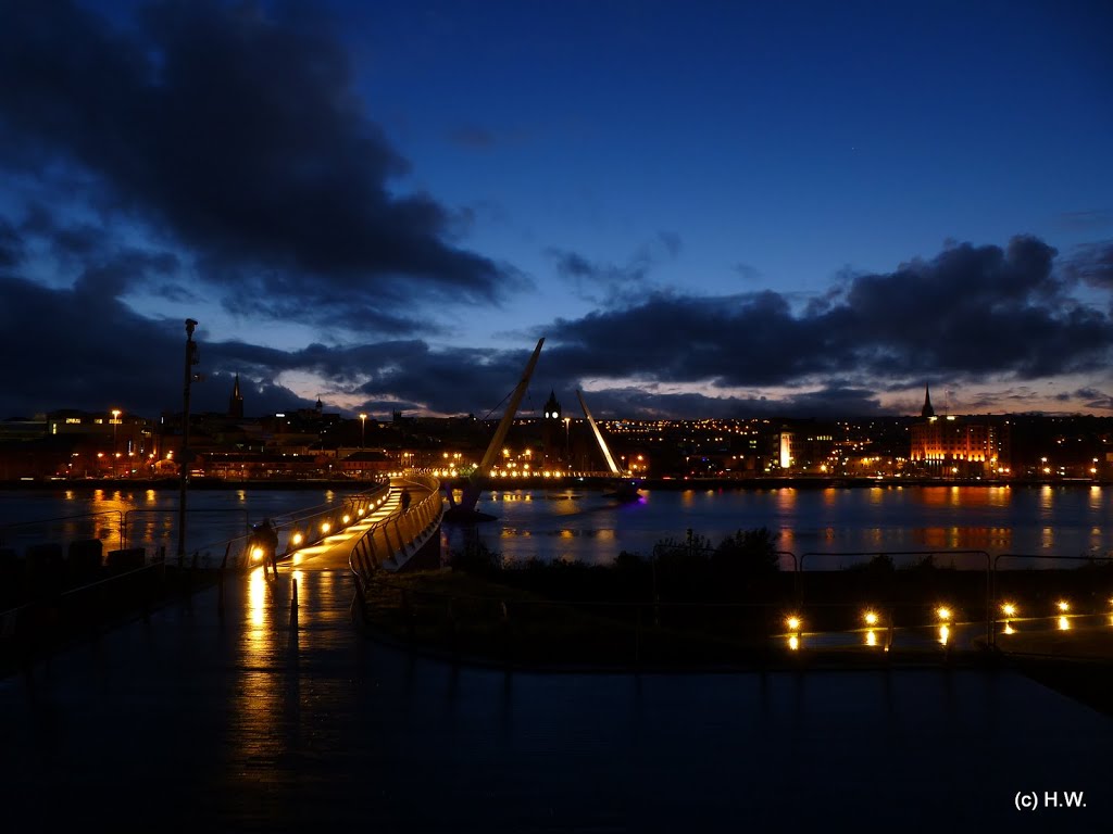 The Peace Bridge Derry Northern Ireland, Лондондерри