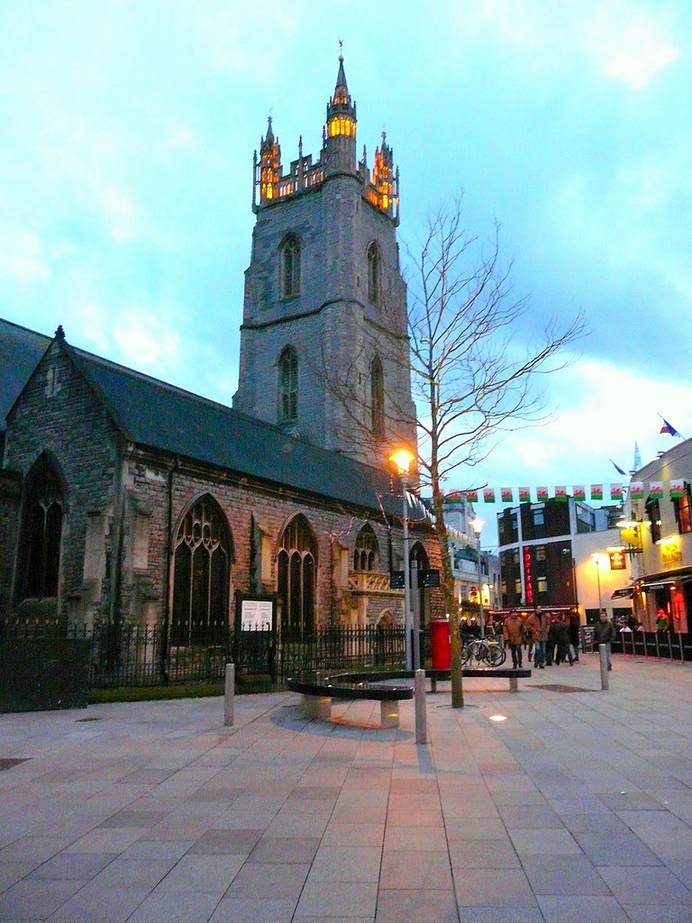 Royaume-Uni, la Cathédrale le soir de la ville de Cardiff, Кардифф