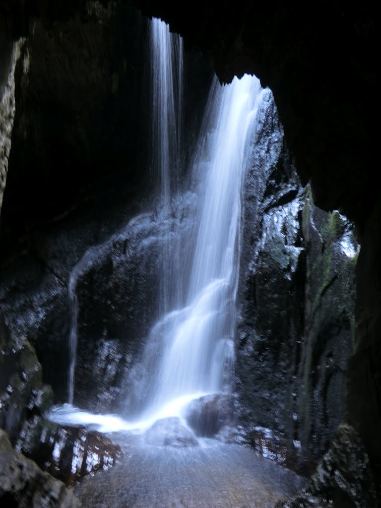 Famous waterfall near Hafod, Мертир-Тидвил