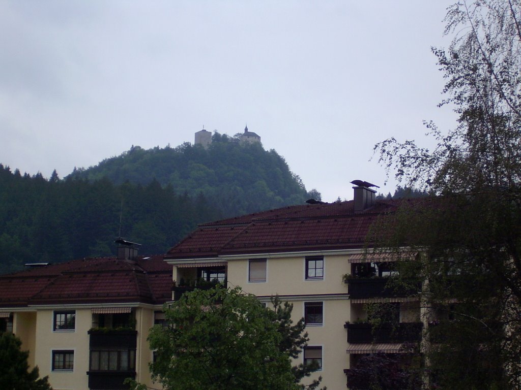 Blick zur Burg Thierberg (ca. 1280 erbaut) in der Nähe von Kufstein, Куфштайн
