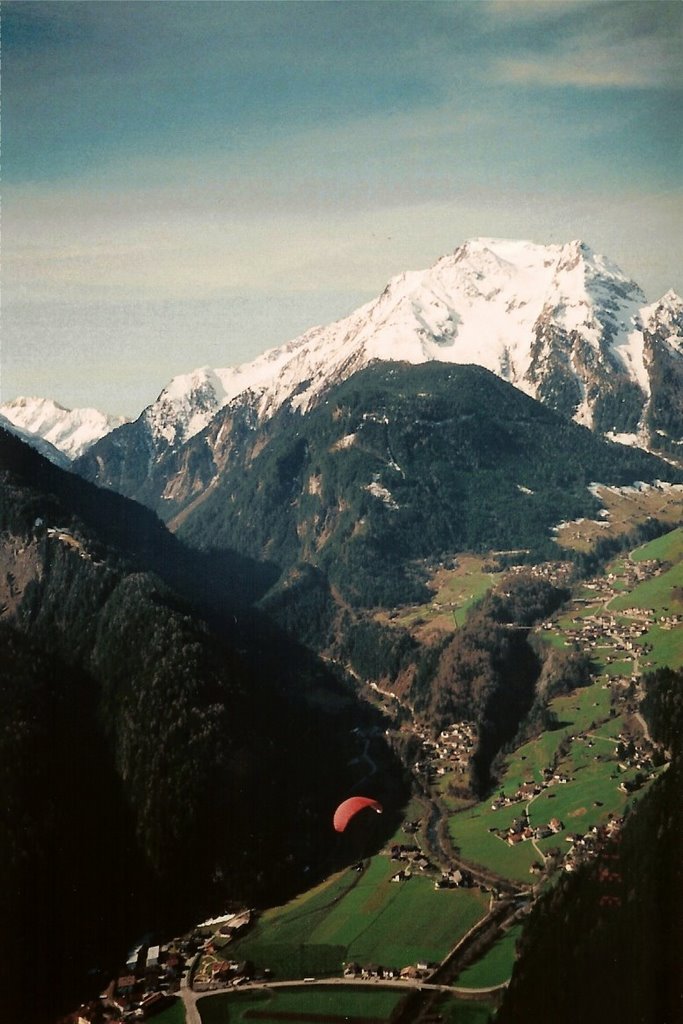 Paragliding over the Ziller Valley, Майрхофен