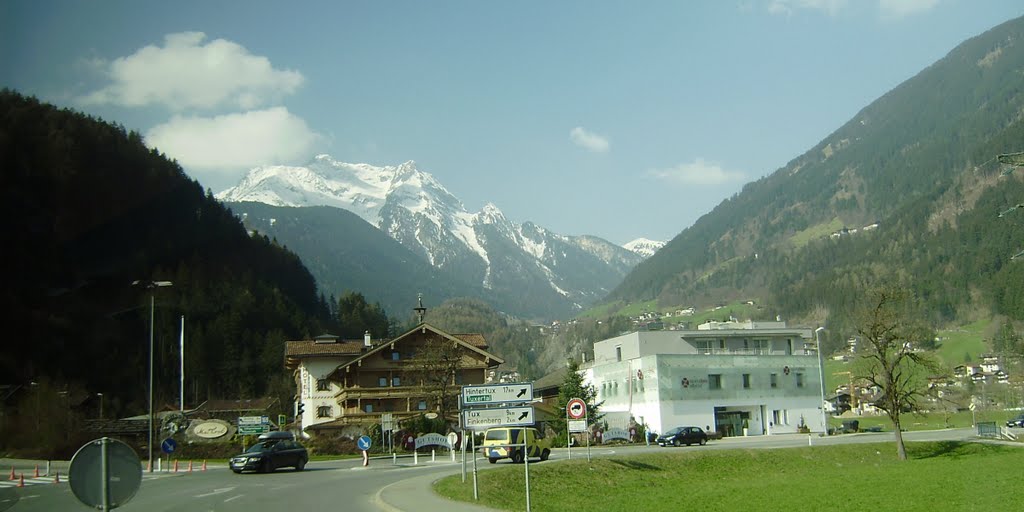 oberes Zillertal, Mayrhofen, Str. 169 / L6 Finkenberg-Hintertux, Майрхофен