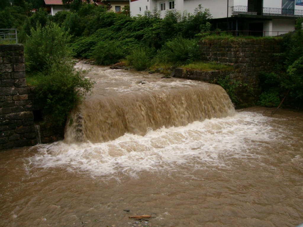 Mayrhofen river weir in flood, Майрхофен