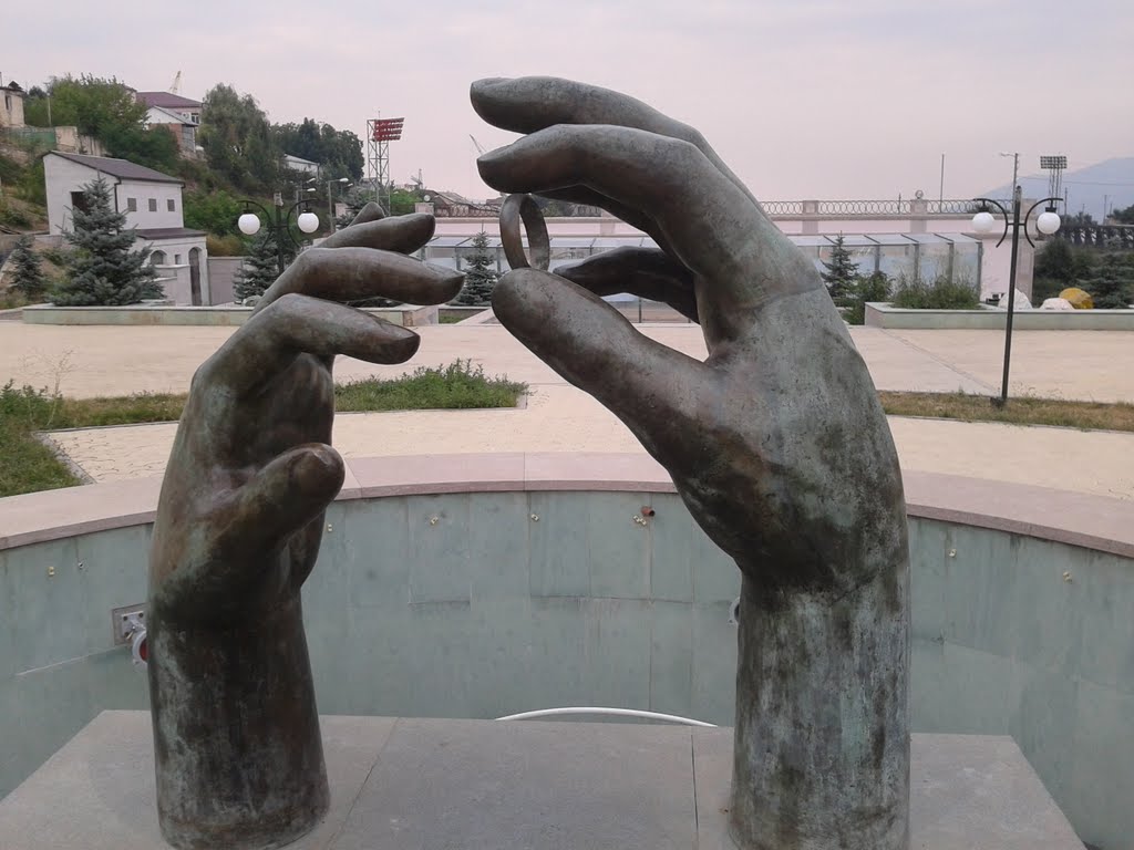 Hands  statue near main stadium of Stepanakert,aug2011, Степанокерт