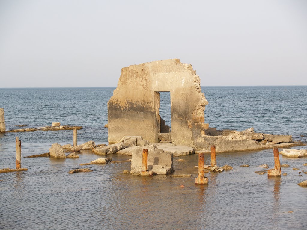 The Door to the Sea, Бузовна