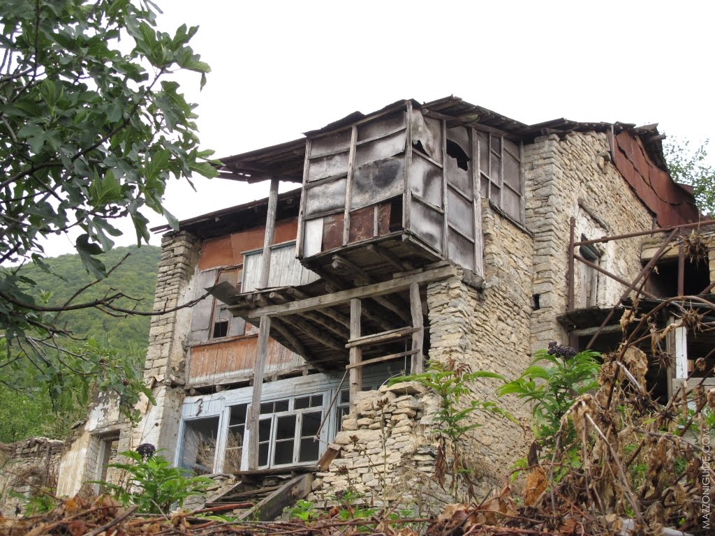 Старый дом в деревне Тяк, Гадрут