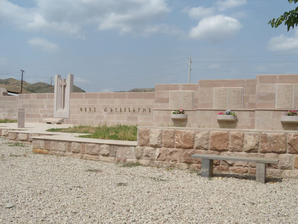 Деревня Храморт. Монумент павшим в борьбе за независимость НКР, Геокчай