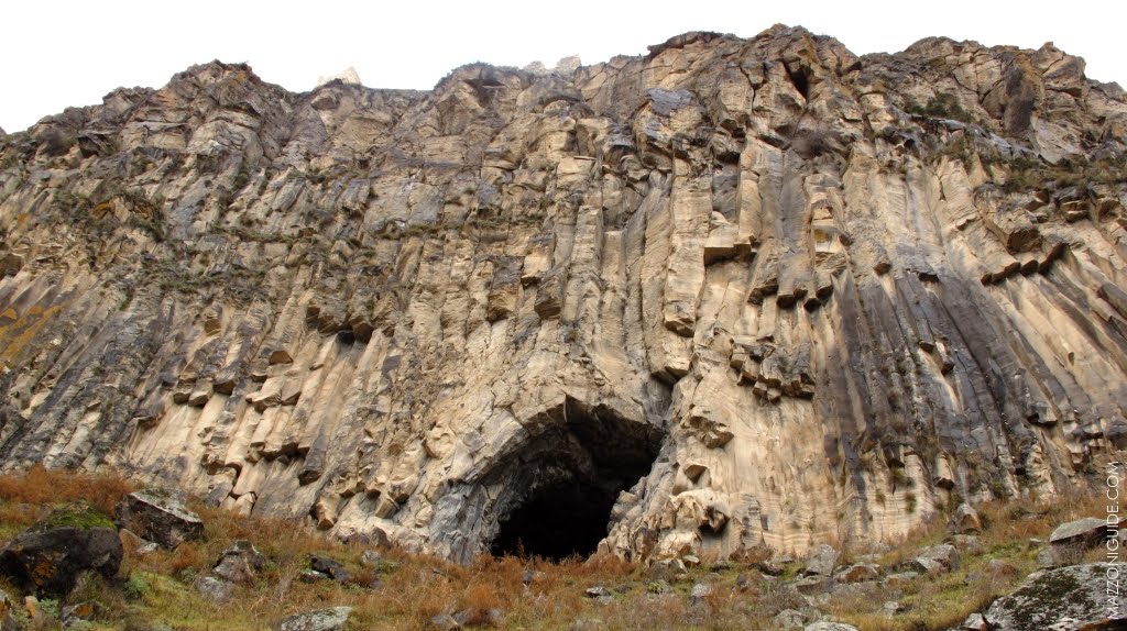 Cave under the city of Karvajar, Кельбаджар