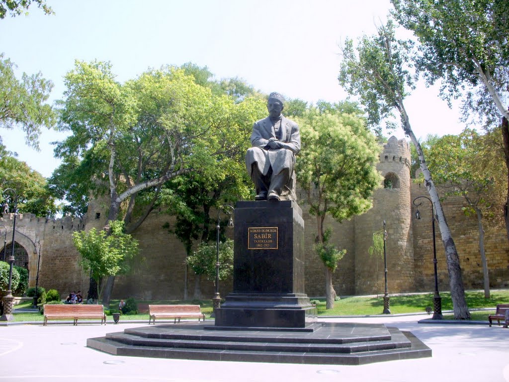 The first monument to a literary figure - Baku. Was built in 1922 to commemorate Sabir (1862-1911), Сабуичи