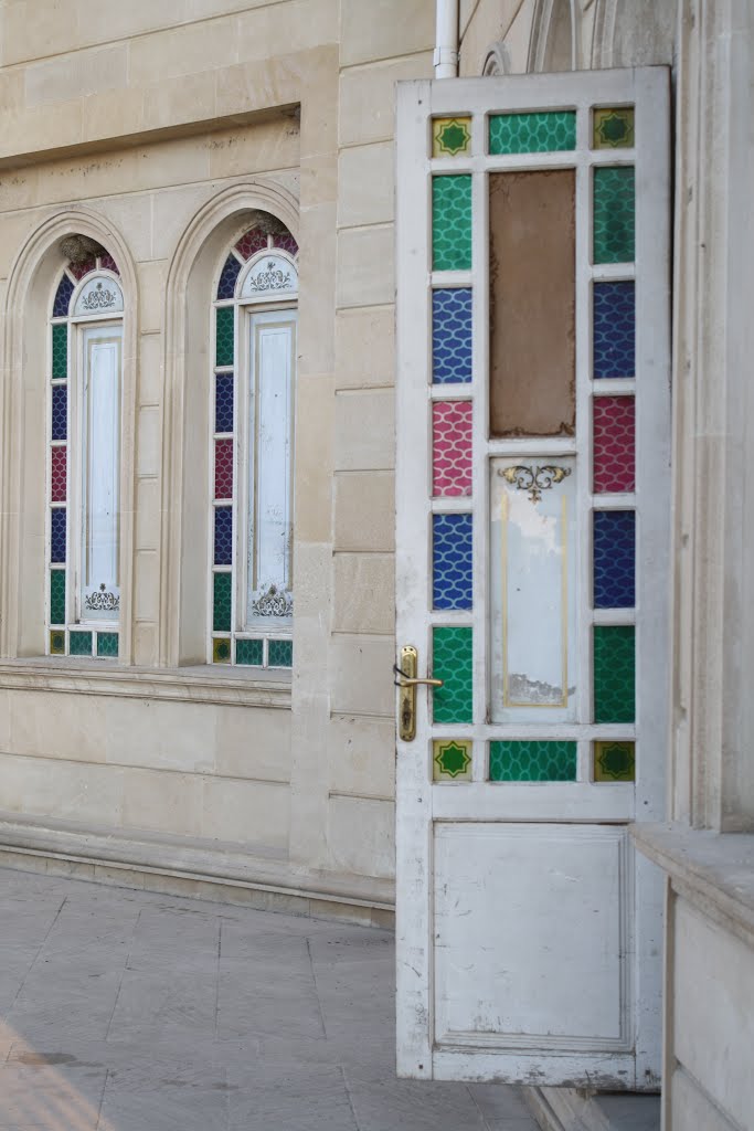 The entrance to the Mosque. Azerbaijan. Вход в мечеть. Азербайджан, Сиазань