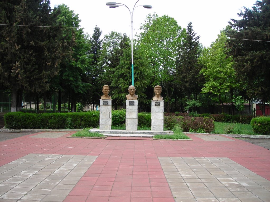 Tauz Park with monuments, Тауз