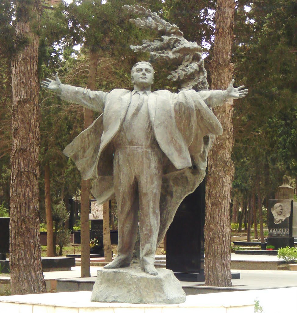 Rashid Behbudov Statue (My Favorite Singer), Avenue of the Honored Ones, Baku, Azerbaijan, Баку