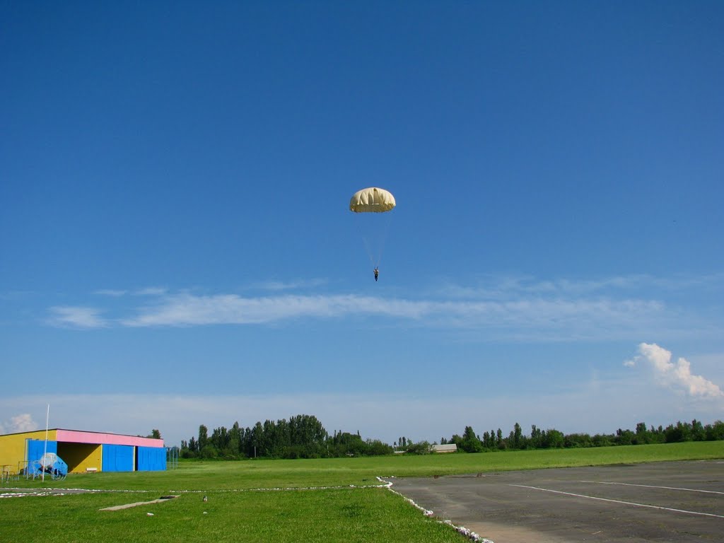 Parachuting at Balakan airfield, Белоканы