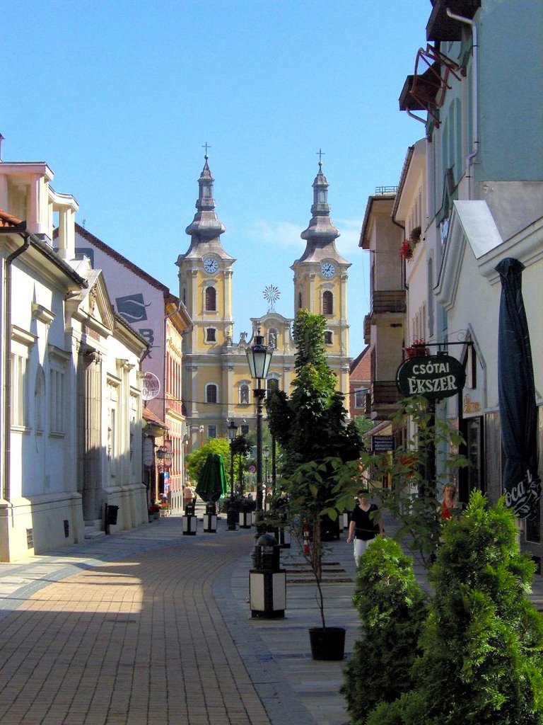 Déryné utca szemben a Minorita templom, Мишкольц