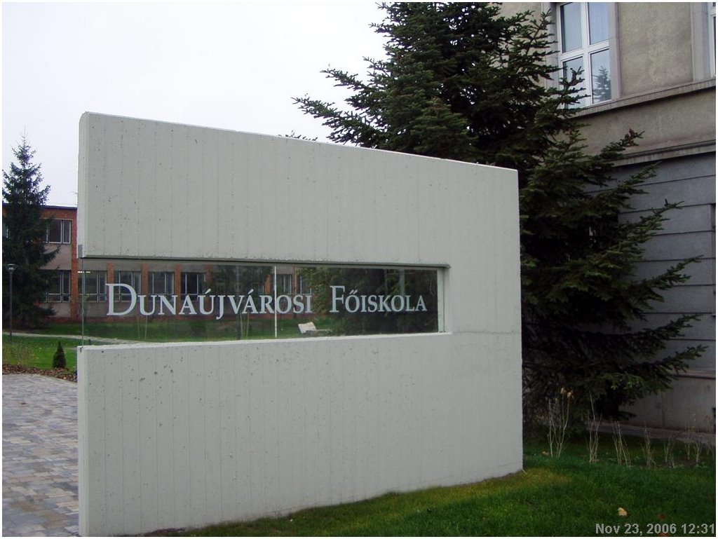 Főiskola, Дунауйварош