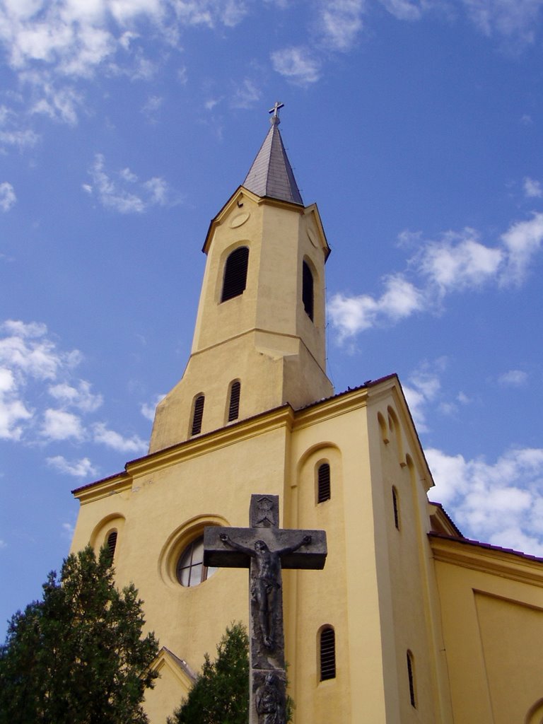 Dunaújváros, Óvárosi katolikus templom és feszület, Дунауйварош