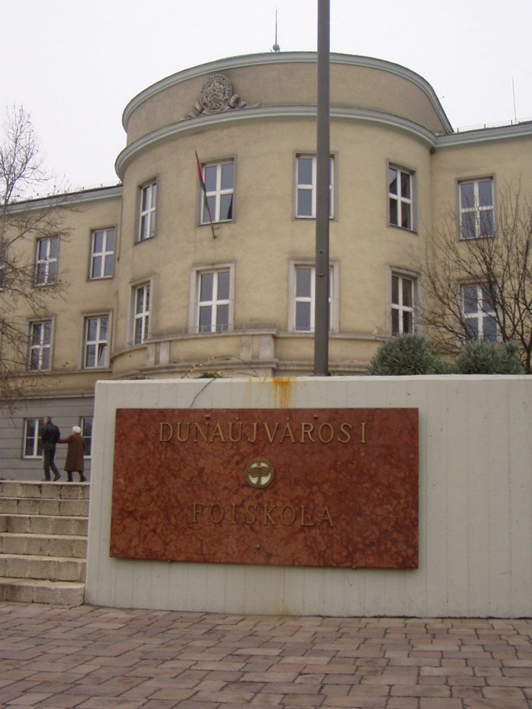 Dunaújvárosi Főiskola, Дунауйварош