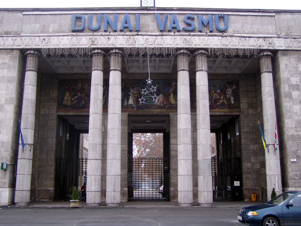 Dunaferr főbejárat, Дунауйварош
