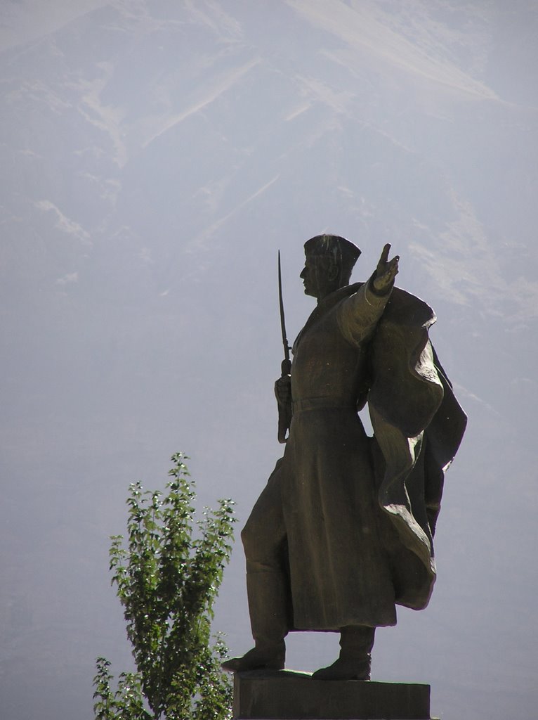 Monument of unknown Soldier pointing towards Afghanistan seen from West, Хорог