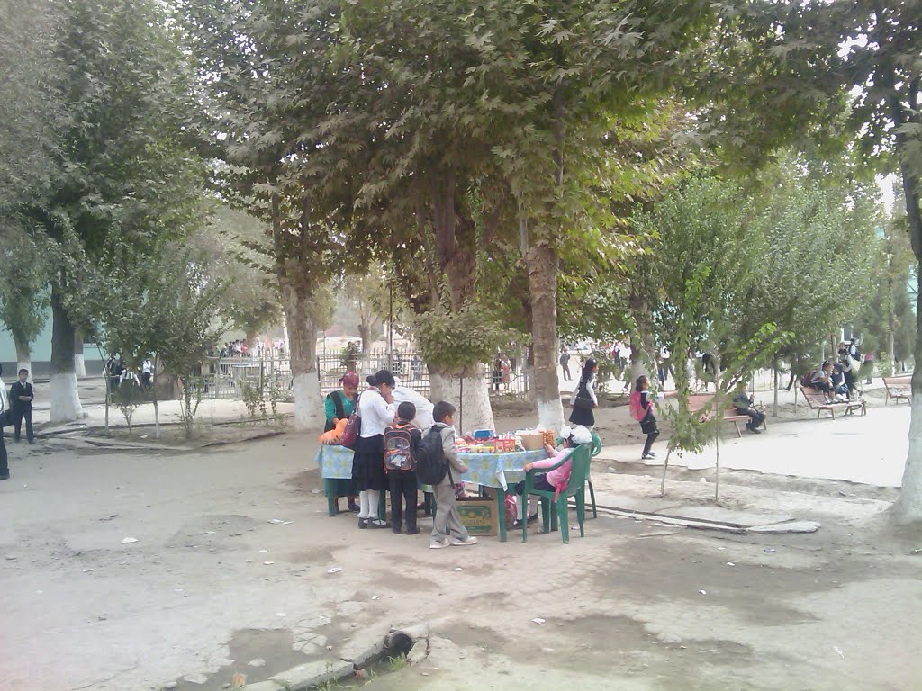 Mittelschule in Kurgan-Tyube, Курган-Тюбе