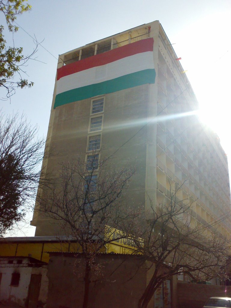 Hotel Leninabad with Tajik flag - Гостиница "Ленинабад" с Таджикским флагом, Худжанд