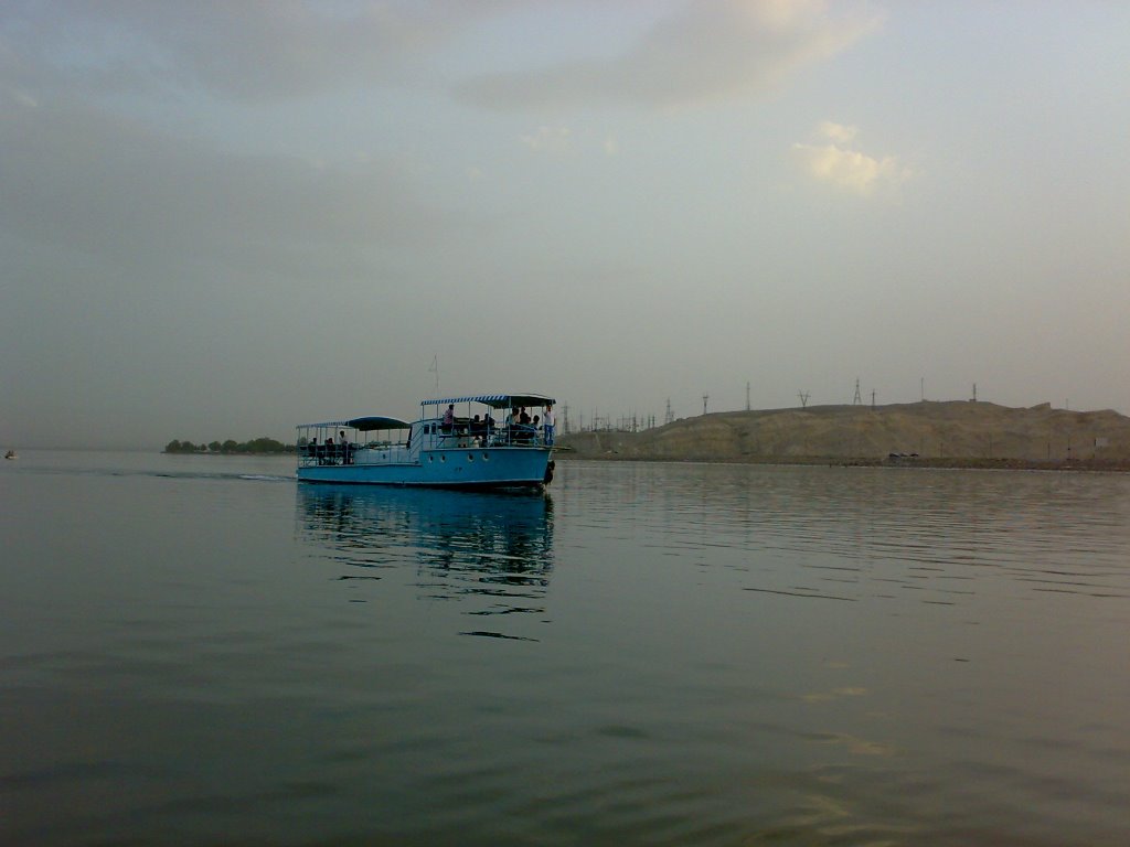 Boating at Kairakkum lake - Катер на Кайраккумском водохранилище, Кайракуум