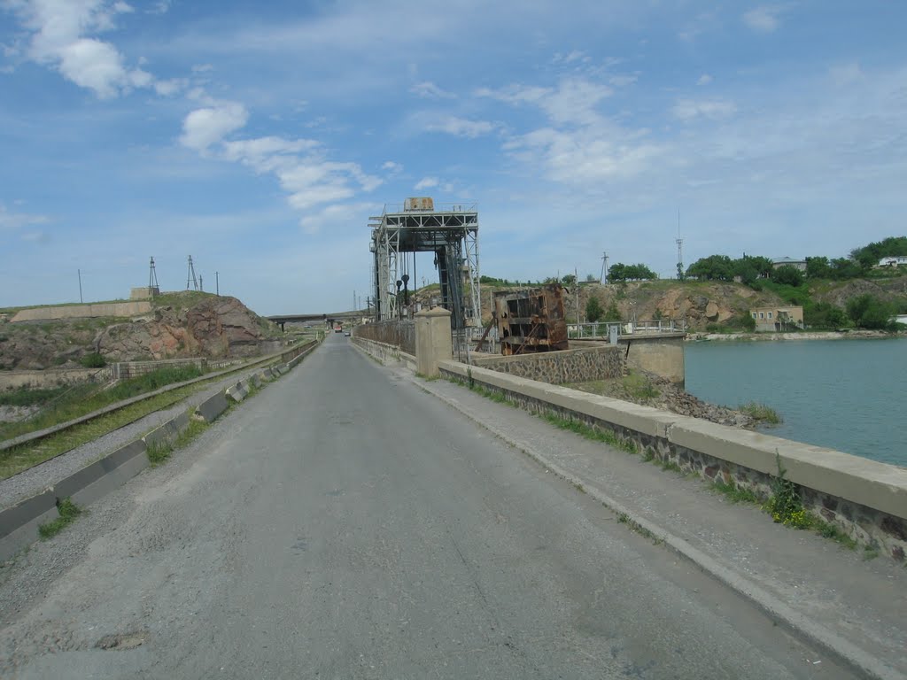 Мост через Сыр-Дарью, Нау